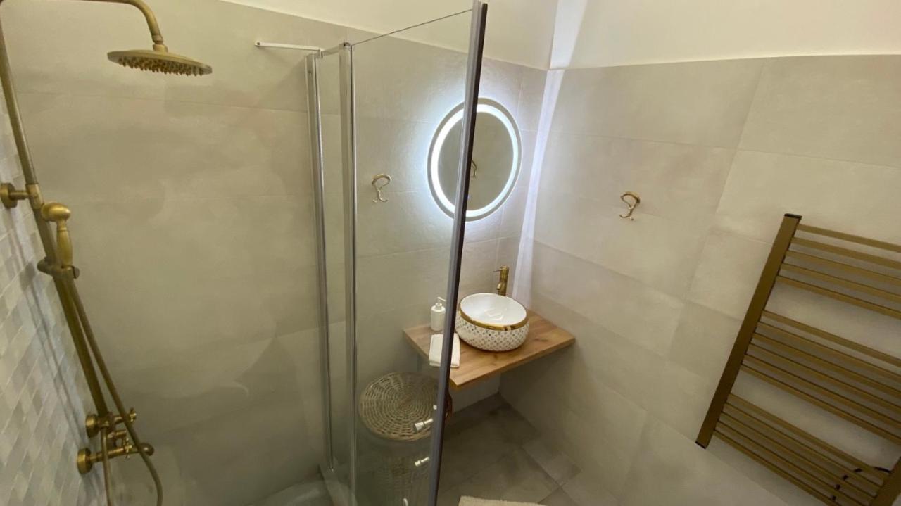 Patras Golden Suite Bagian luar foto
