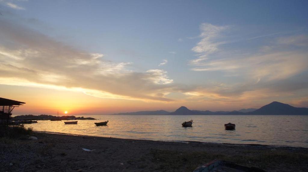 Patras Golden Suite Bagian luar foto